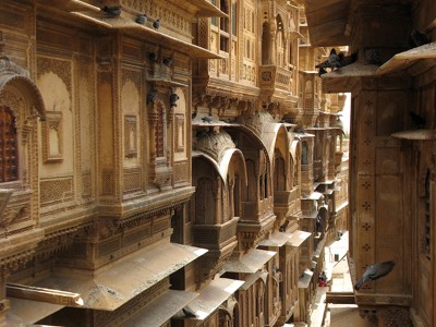 Gouden haveli’s met rijk bewerkte gevels in Jaisalmer, Rajasthan.