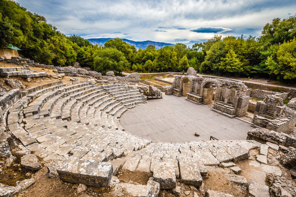 Oud amfitheater van Butrint in Albanië, stop tijdens groepsrondreis Zuid-Oost Europa.