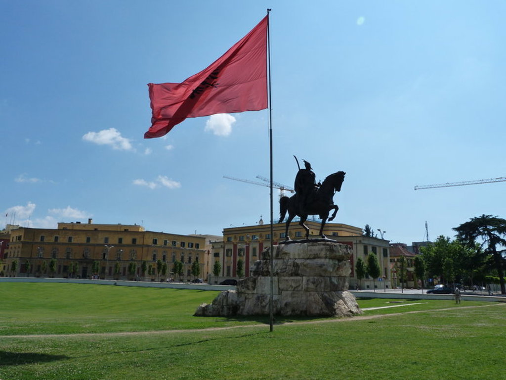 Standbeeld van Skanderbeg op het Skanderbegplein in Tirana, Albanië.