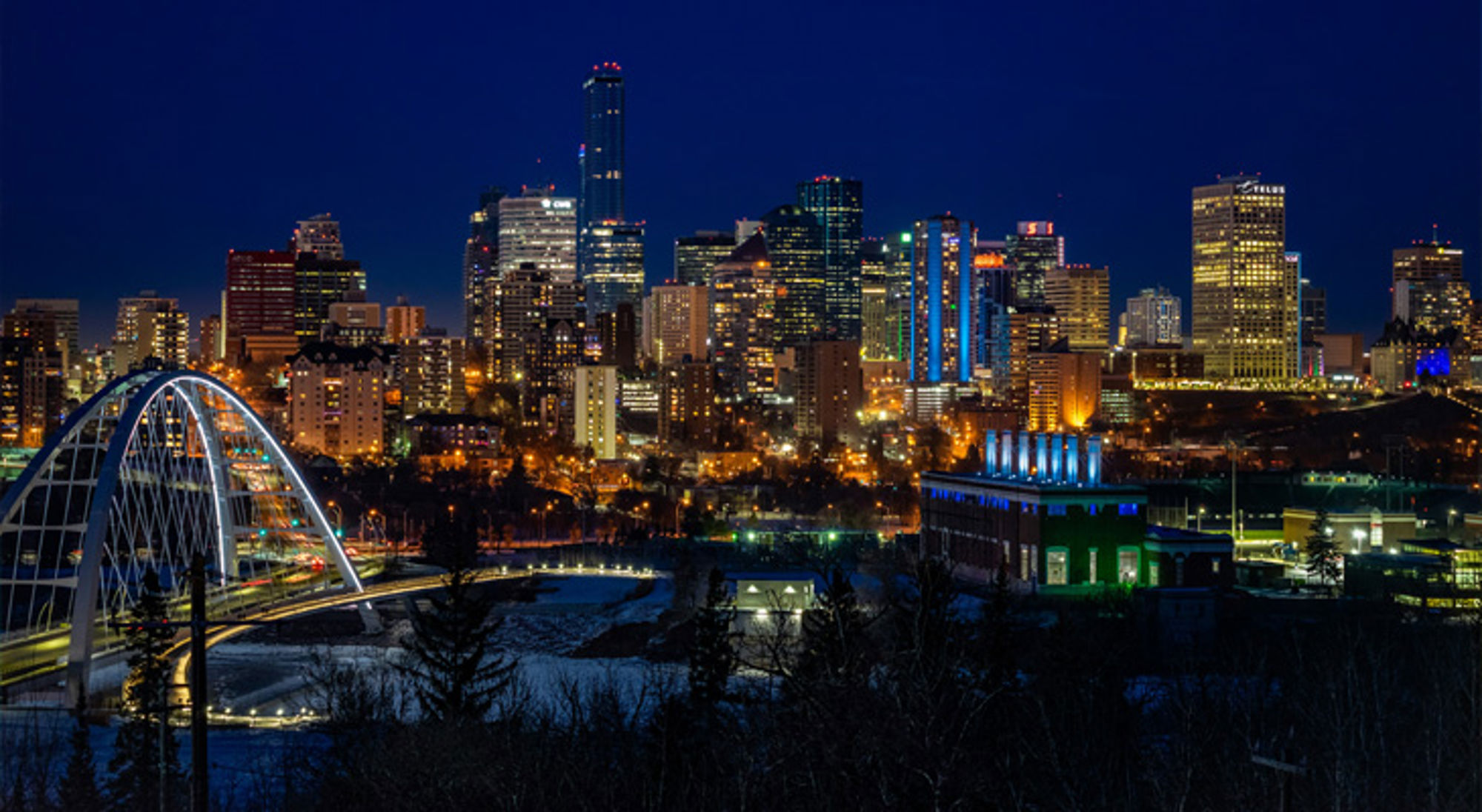 Nachtelijk uitzicht op de skyline van Edmonton