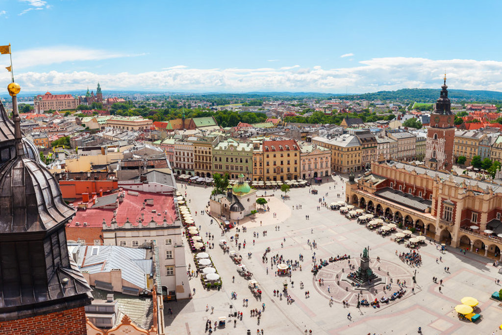 Uitzicht over de Grote Markt in Krakau tijdens een groepsrondreis door Centraal Europa.