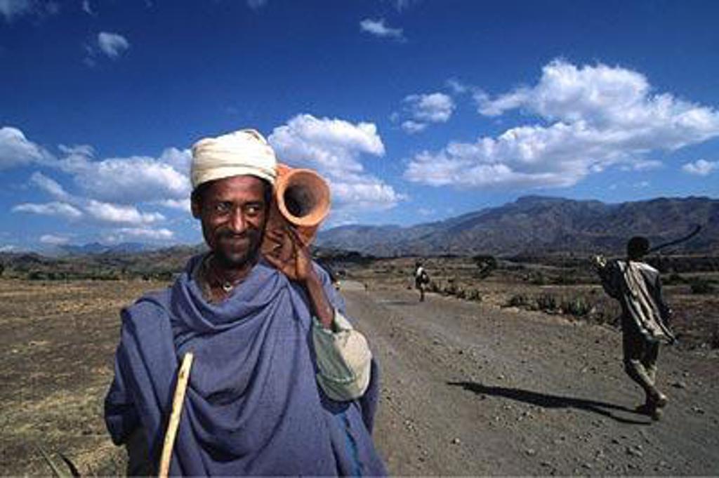 Landschap met rotsformaties in Ethiopië tijdens een groepsrondreis.