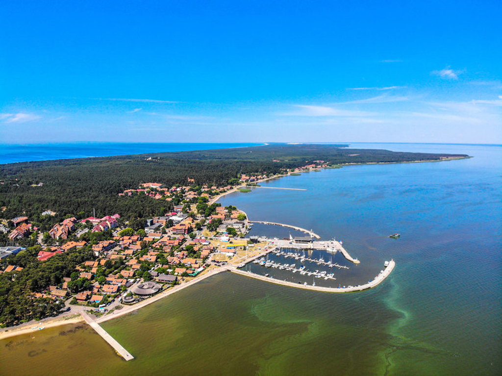 een kustplaats met jachthaven aan de Oostzee tijdens familiereis Polen en Baltische Staten.