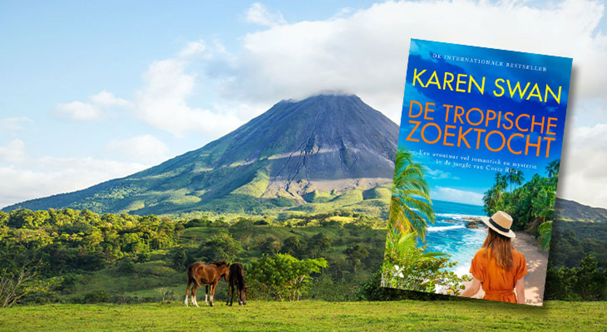 Costa Rica Boekcover “De tropische zoektocht” van Karen Swan met op de achtergrond een vulkaan en grazende paarden.