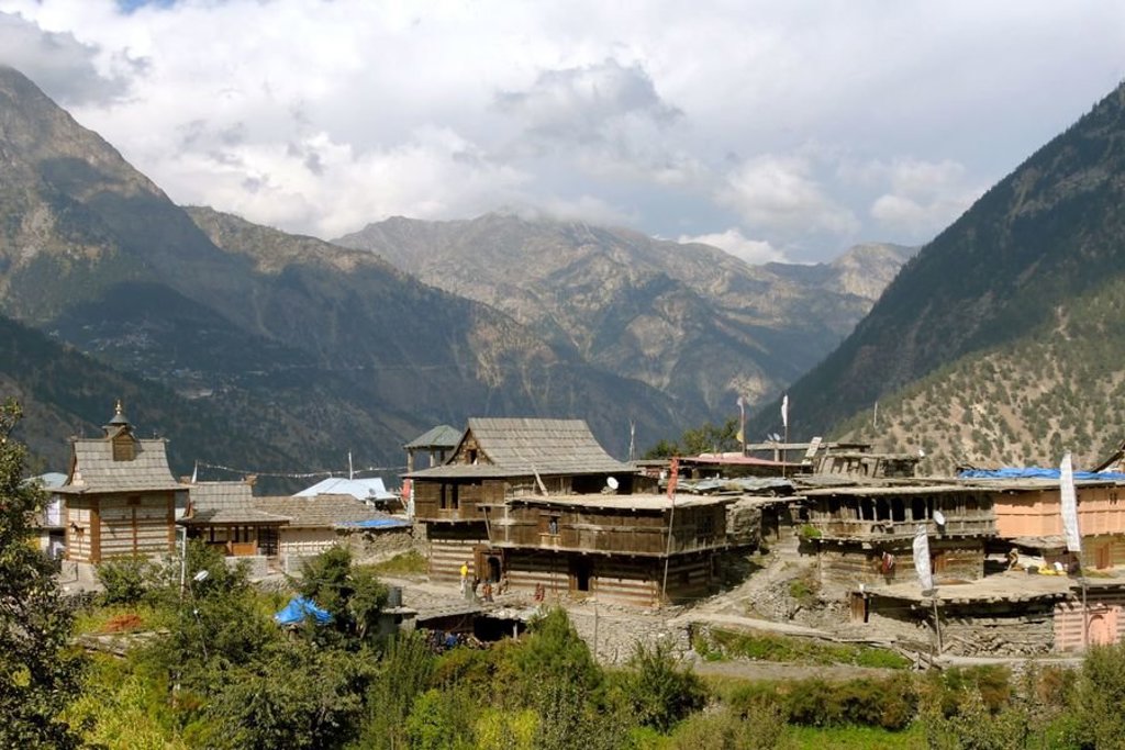 Wandelaars in de bergen van Ladakh tijdens groepsrondreis India Spiti & Ladakh.
