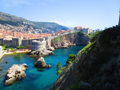 Stadswallen en oude stad van Dubrovnik aan de Adriatische Zee, Kroatië.