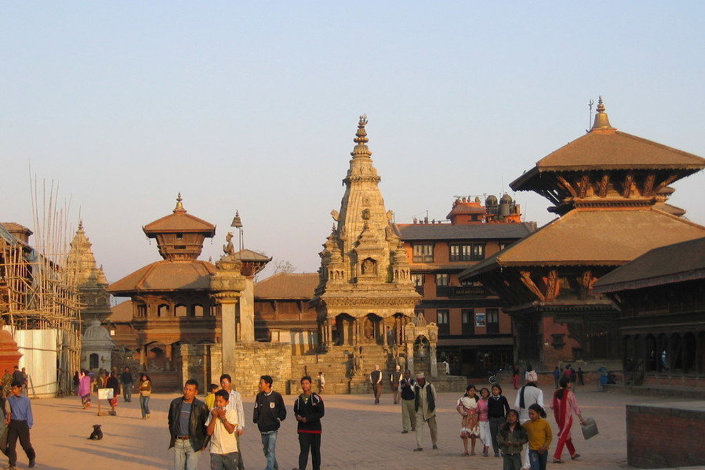 Durbar Square in Kathmandu, Nepal, met tempels en het dagelijkse straatleven tijdens een groepsrondreis Noord-India en Nepal.