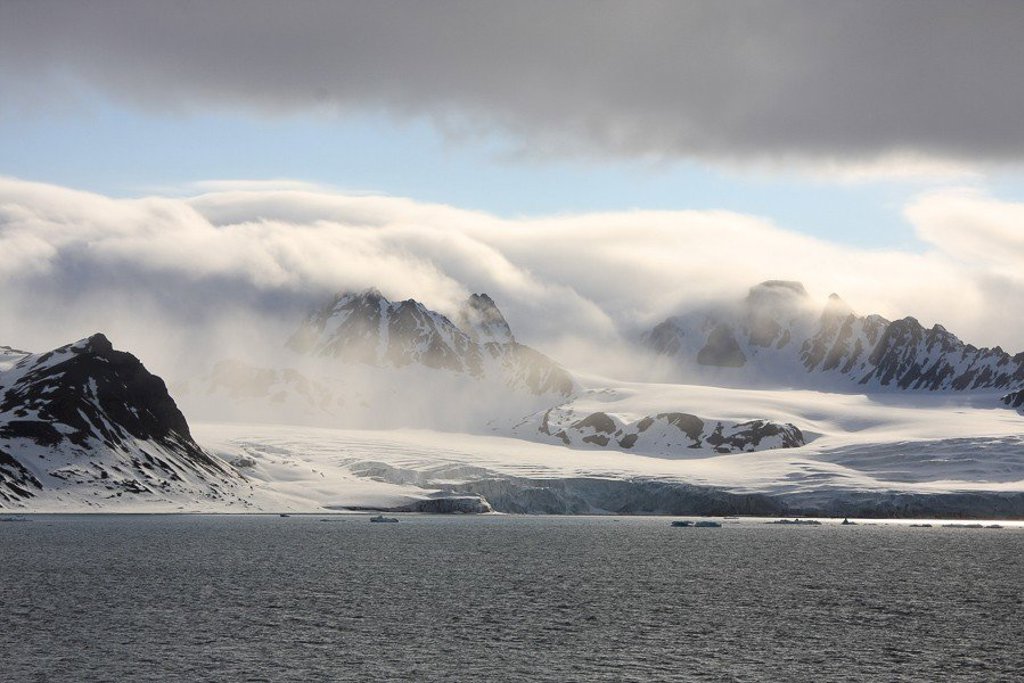 Zeilschip Noorderlicht tijdens een avontuurlijke cruise rond Spitsbergen.