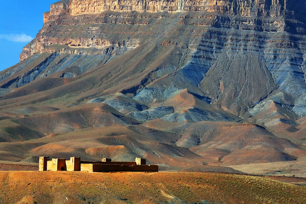 Kasbah in het Atlasgebergte tijdens de 15-daagse groepsrondreis Marokko Hoogtepunten.