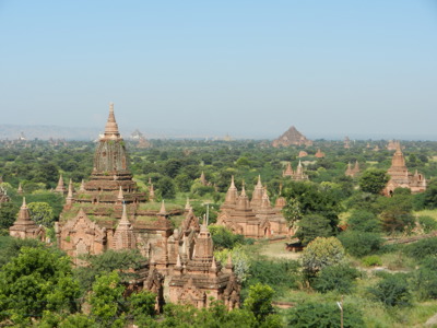 Uitzicht over de tempels en pagodes van Bagan in Myanmar tijdens de 25-daagse Route Birma/Myanmar reis.